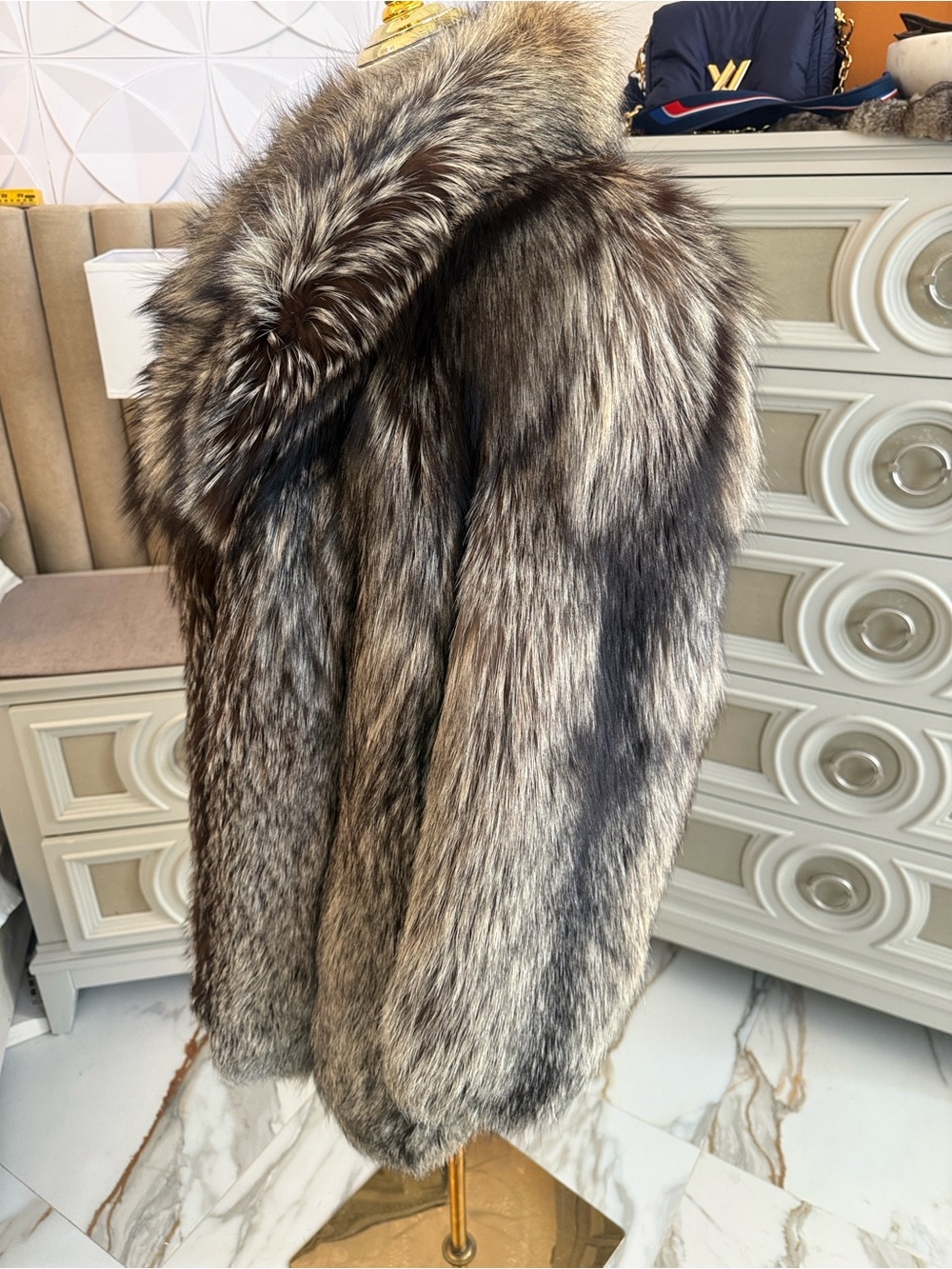 Saga fox fur coat M/L super thick pelts